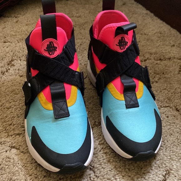 Nike size 7 like New - Picture 2 of 4